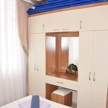 Apartman Thera 8 *