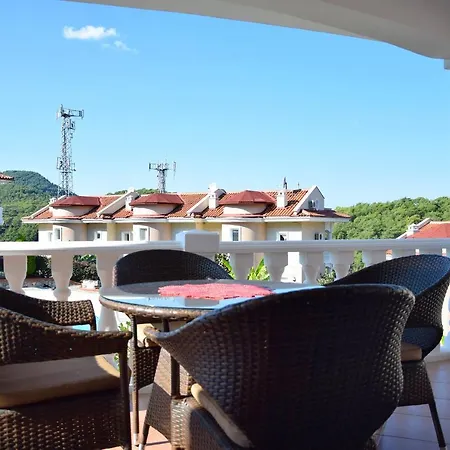 Apartman Thera 8 *